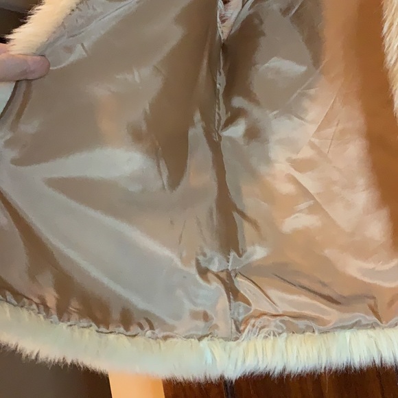 Beautiful SANDRO cream colored faux fur vest - Picture 3 of 16